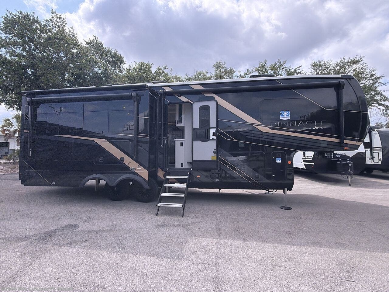 New 2026 Jayco Pinnacle 32RLTS available in Casselberry, Florida
