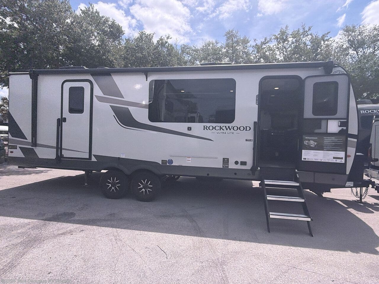 New 2026 Forest River Rockwood Ultra Lite 2619FK available in Casselberry, Florida