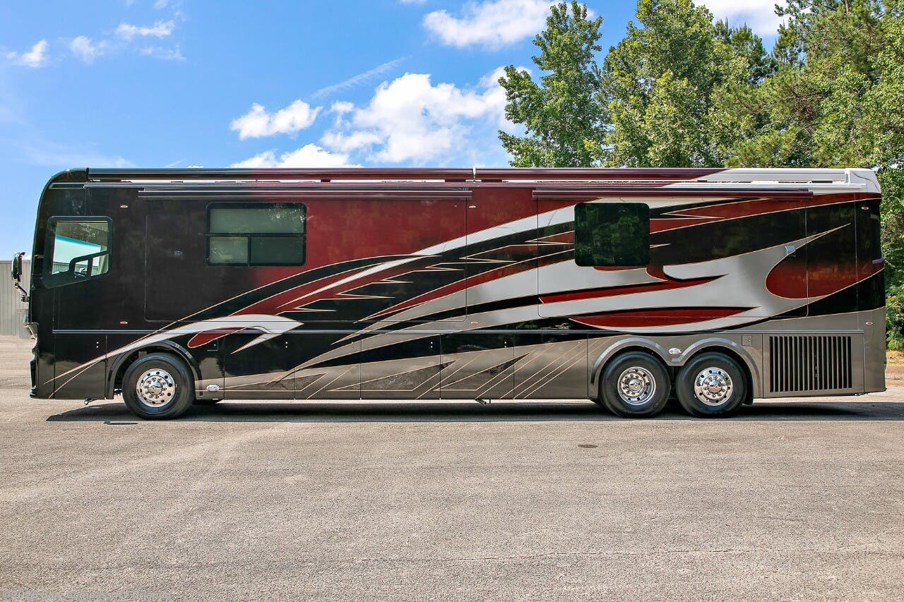 New 2027 Foretravel Realm FS605 LV2 available in Casselberry, Florida