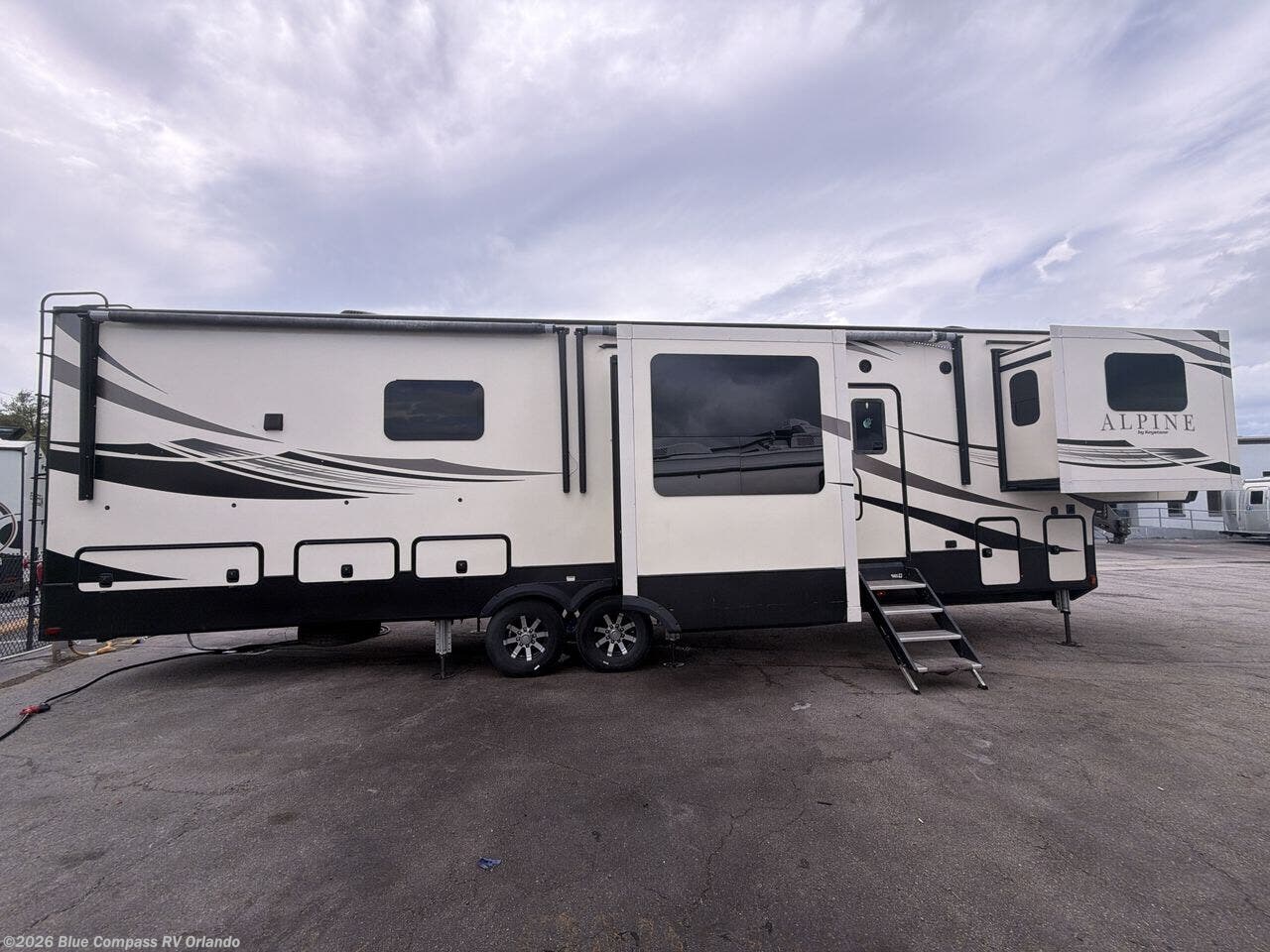Used 2019 Keystone Alpine 3700FL available in Casselberry, Florida