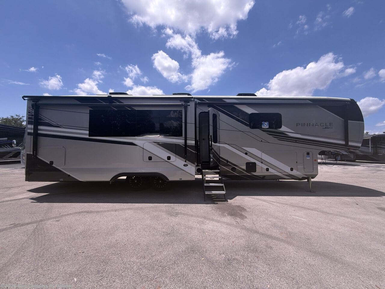 2027 Pinnacle 38FBRK by Jayco from Blue Compass RV Orlando in Casselberry, Florida