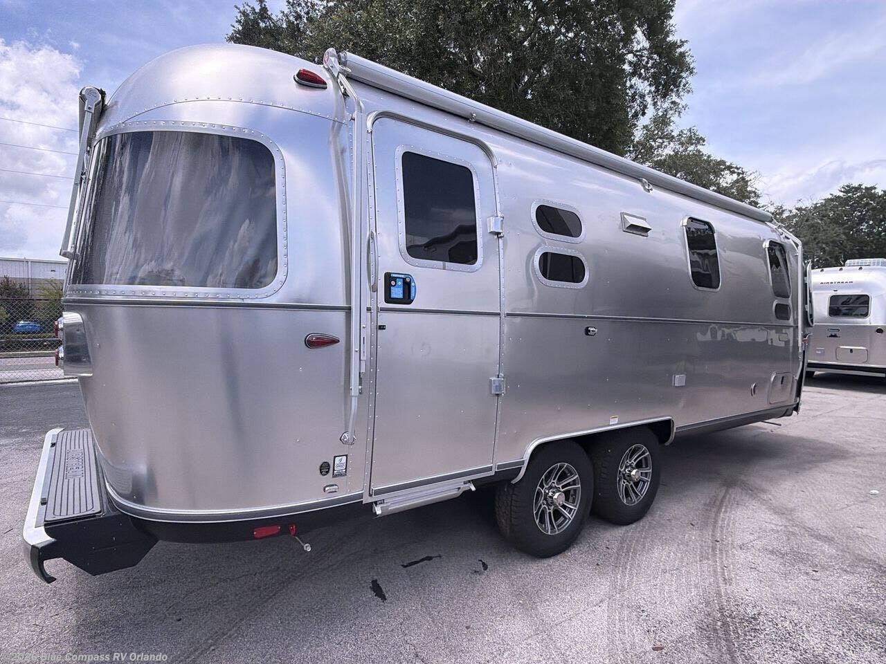 2026 Trade Wind 25FB Twin by Airstream from Blue Compass RV Orlando in Casselberry, Florida