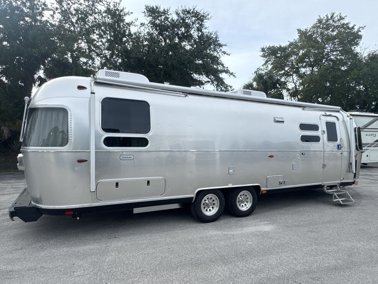 2026 Globetrotter 30RBT by Airstream from Blue Compass RV Orlando in Casselberry, Florida