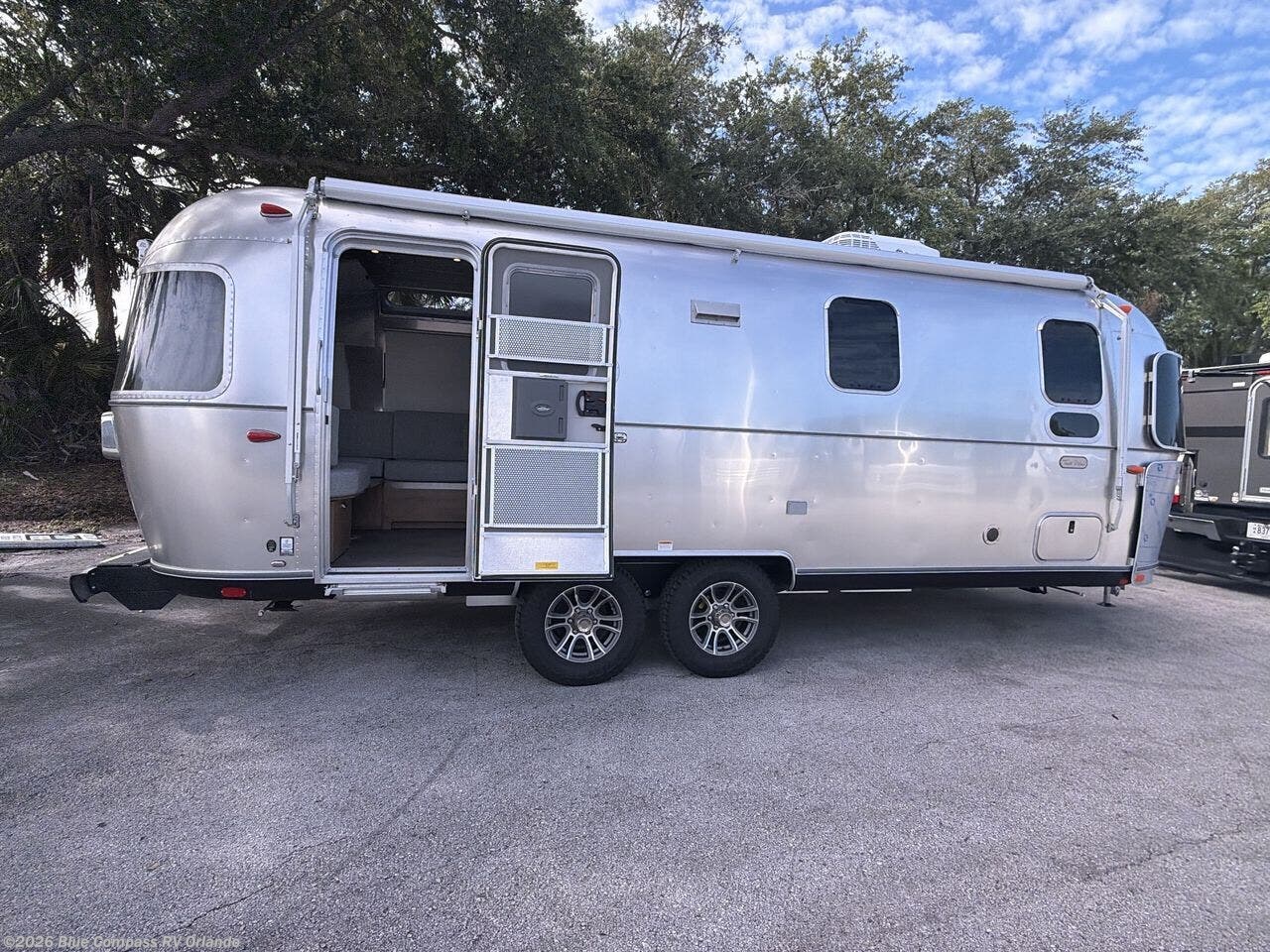 2026 Trade Wind 25FB Twin by Airstream from Blue Compass RV Orlando in Casselberry, Florida