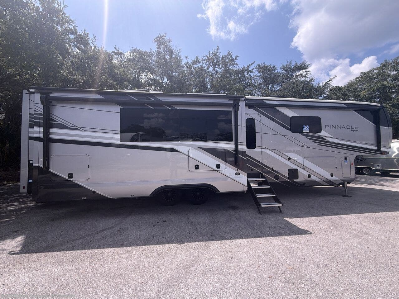 2027 Pinnacle 38FBRK by Jayco from Blue Compass RV Orlando in Casselberry, Florida