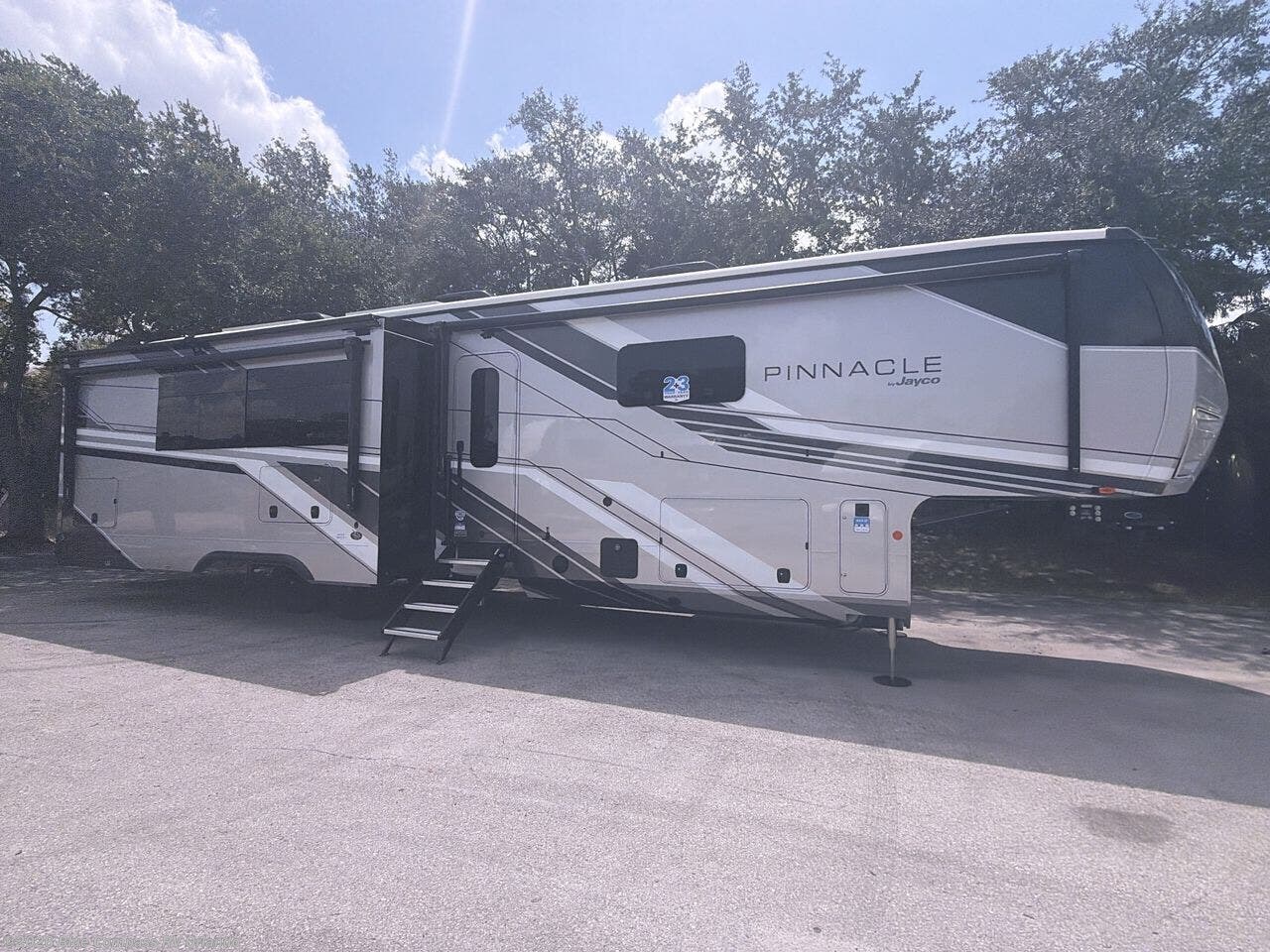 New 2027 Jayco Pinnacle 38FBRK available in Casselberry, Florida