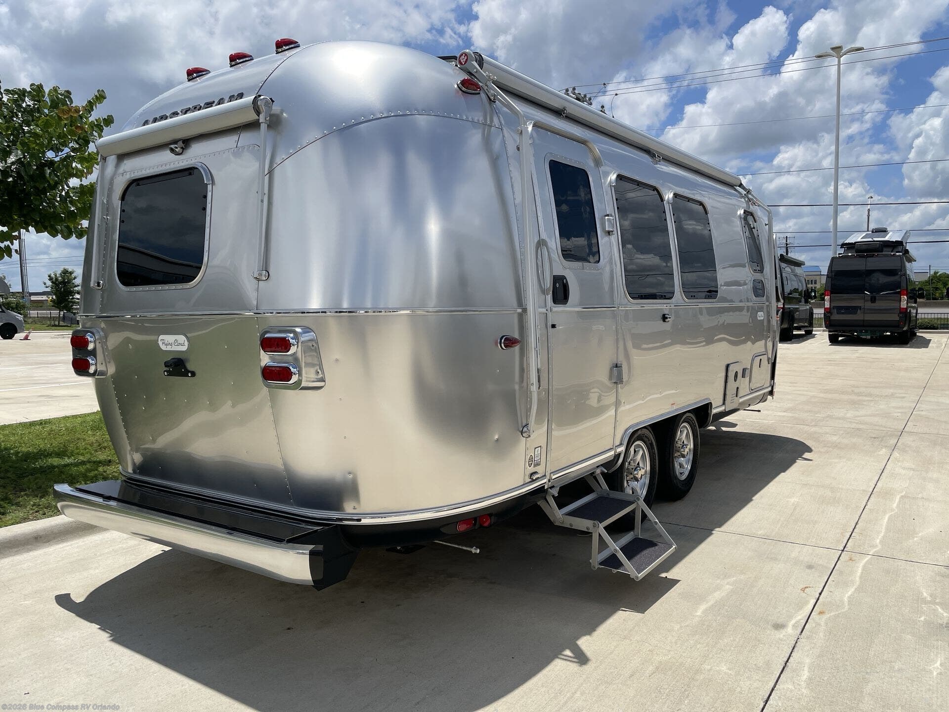 New 2026 Airstream Flying Cloud 23FB Twin available in Casselberry, Florida