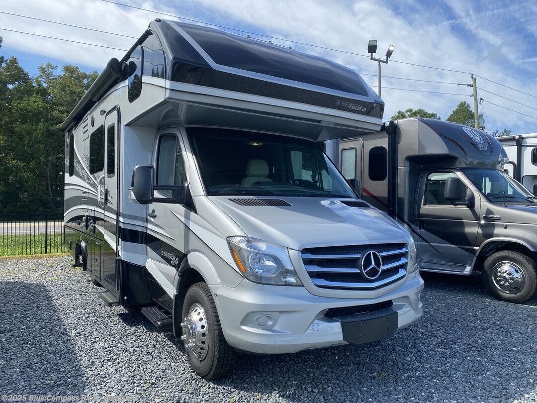2019 isata 3 24cb Isata 3 by Dynamax Corp from Blue Compass RV St. Augustine in St. Augustine, Florida