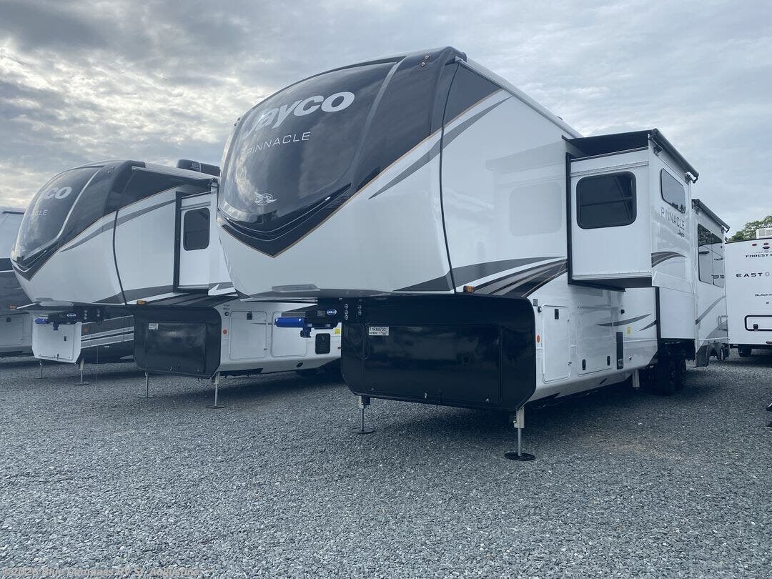 New 2026 Jayco Pinnacle 38FBRK available in St. Augustine, Florida