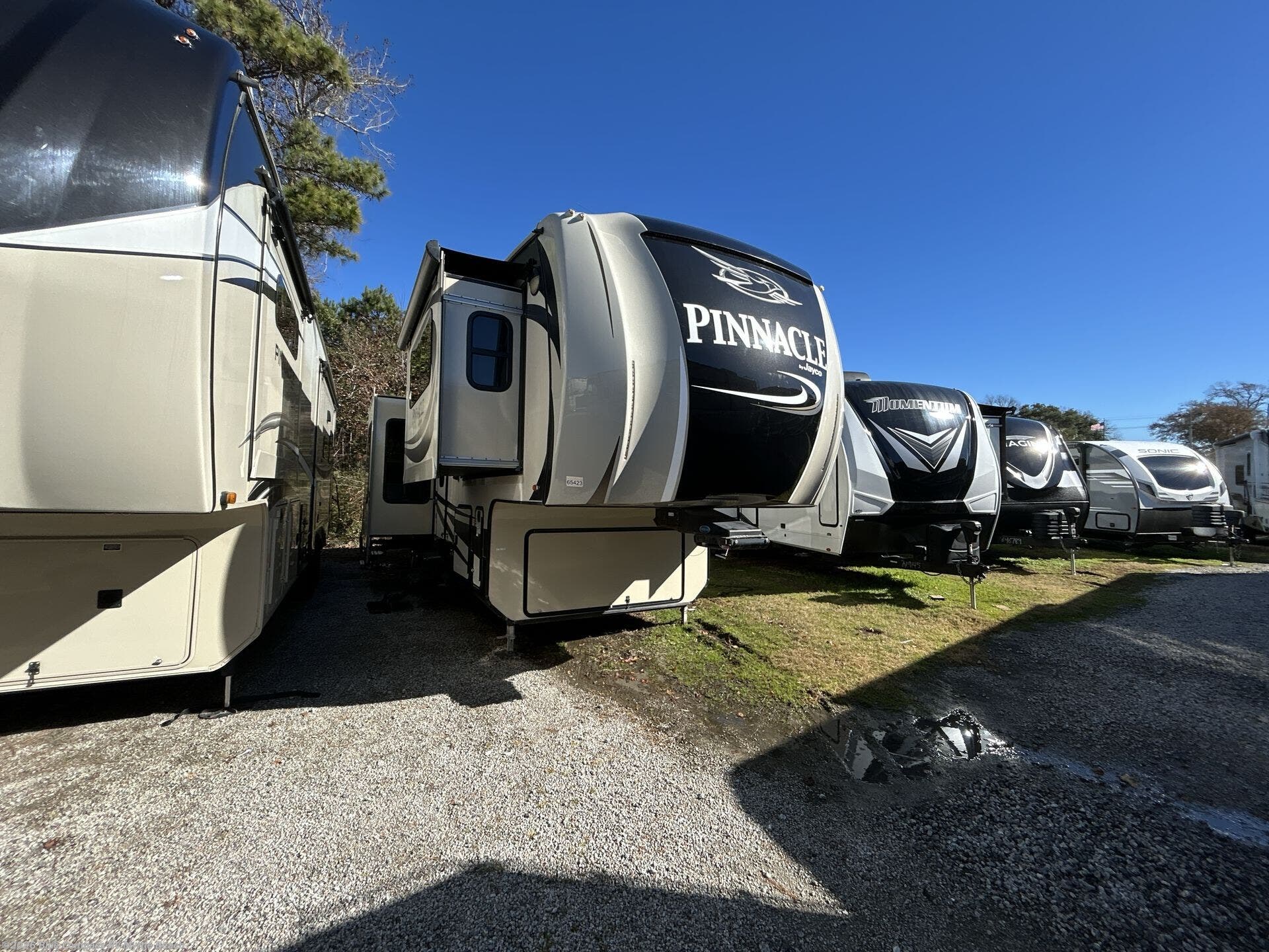 2017 Pinnacle 38FLSA by Jayco from Blue Compass RV Myrtle Beach in Myrtle Beach, South Carolina