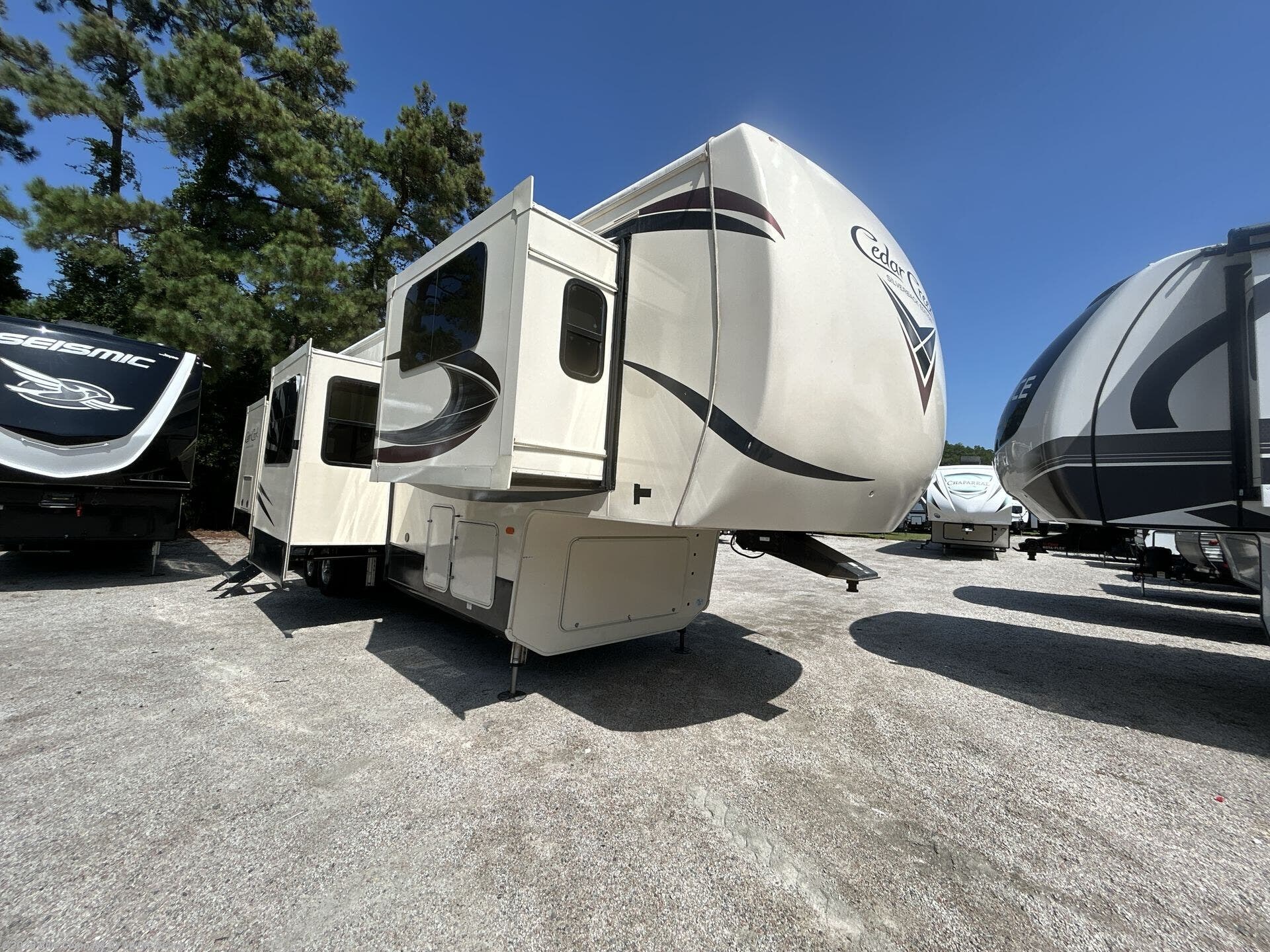 2018 Cedar Creek Silverback 37FLK by Forest River from Blue Compass RV Myrtle Beach in Myrtle Beach, South Carolina
