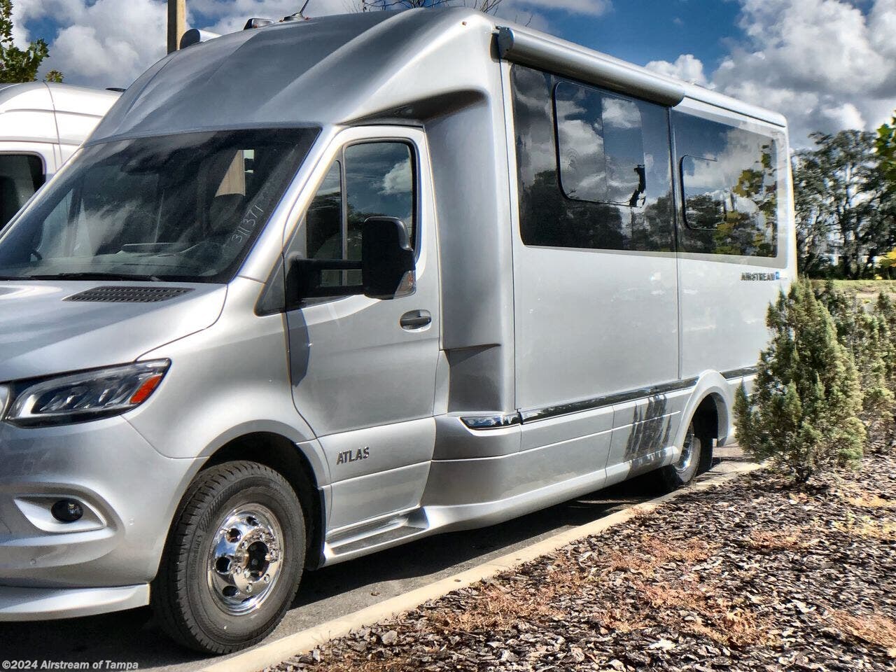 2024 Airstream Atlas TOMMY BAHAMA RV for Sale in Dover, FL 33527