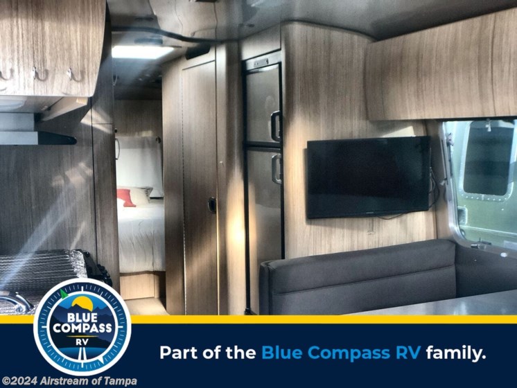 Used 2019 Airstream Flying Cloud 30RBQ available in Dover, Florida