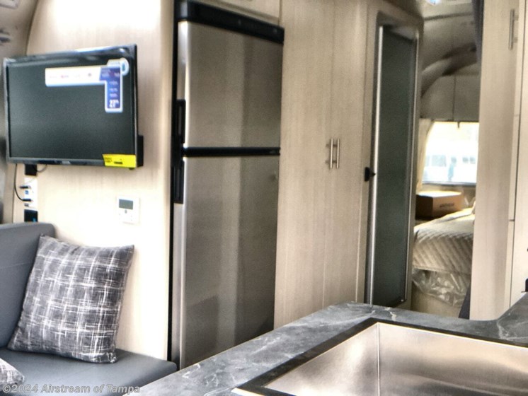 New 2024 Airstream Flying Cloud 27FB available in Dover, Florida