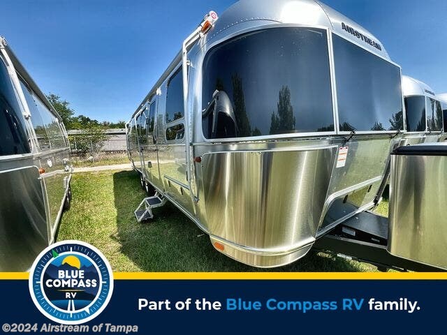 New 2024 Airstream Flying Cloud 30FB Bunk available in Dover, Florida
