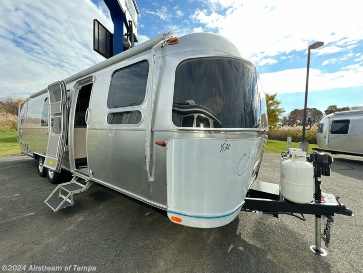 New 2024 Airstream Flying Cloud 30FBQ BUNK available in Dover, Florida