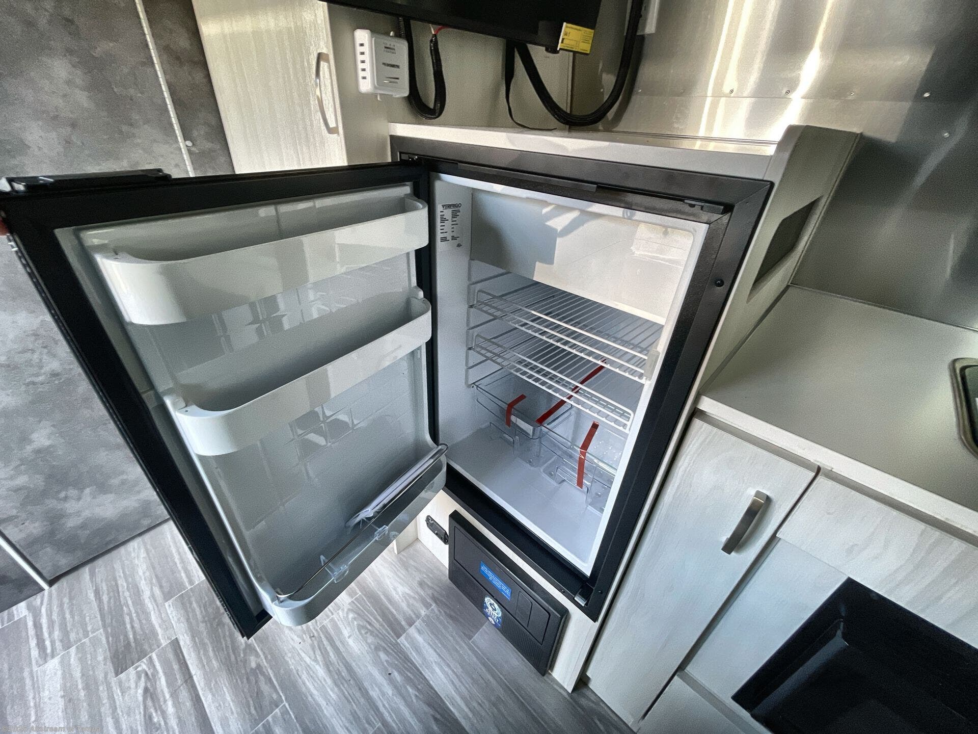 2025 Airstream Bambi 22FB RV for Sale in Dover, FL 33527 T97747