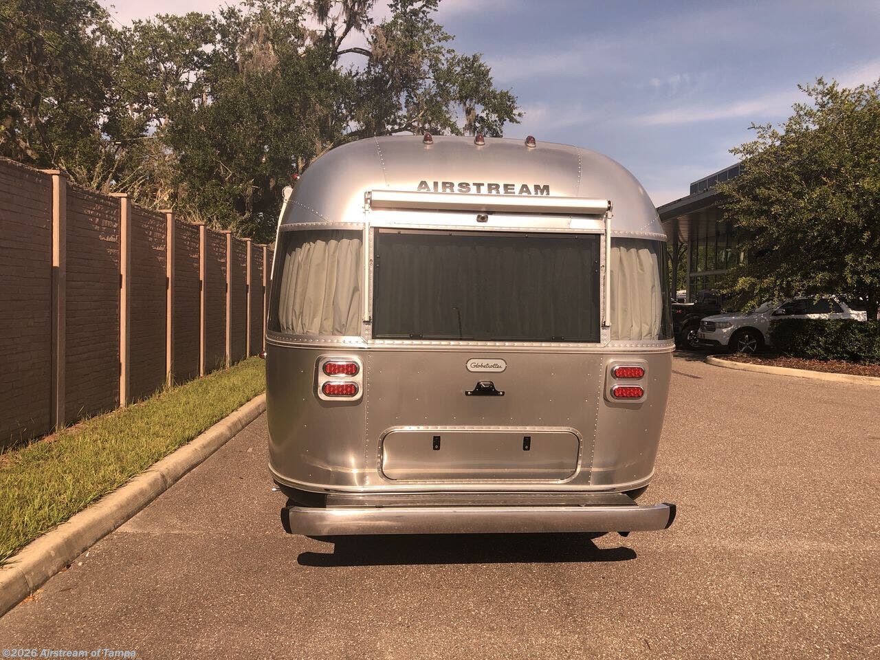 2026 Airstream Globetrotter 25FB Queen - New Travel Trailer For Sale by Airstream of Tampa in Dover, Florida