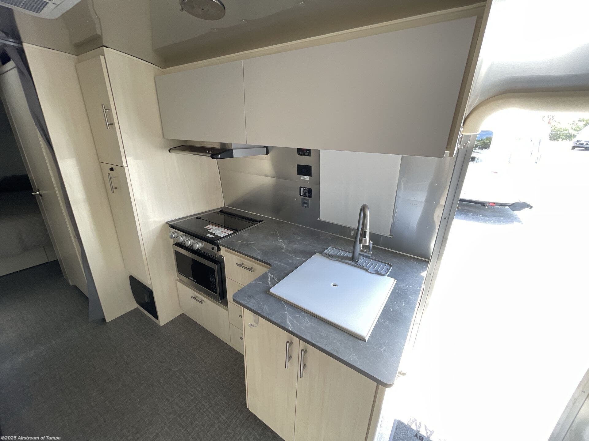 2024 Flying Cloud 27FB by Airstream from Airstream of Tampa in Dover, Florida