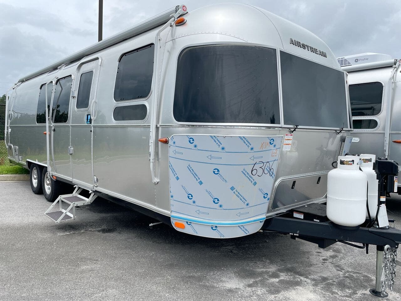 2025 Flying Cloud 30FB Bunk by Airstream from Airstream of Tampa in Dover, Florida