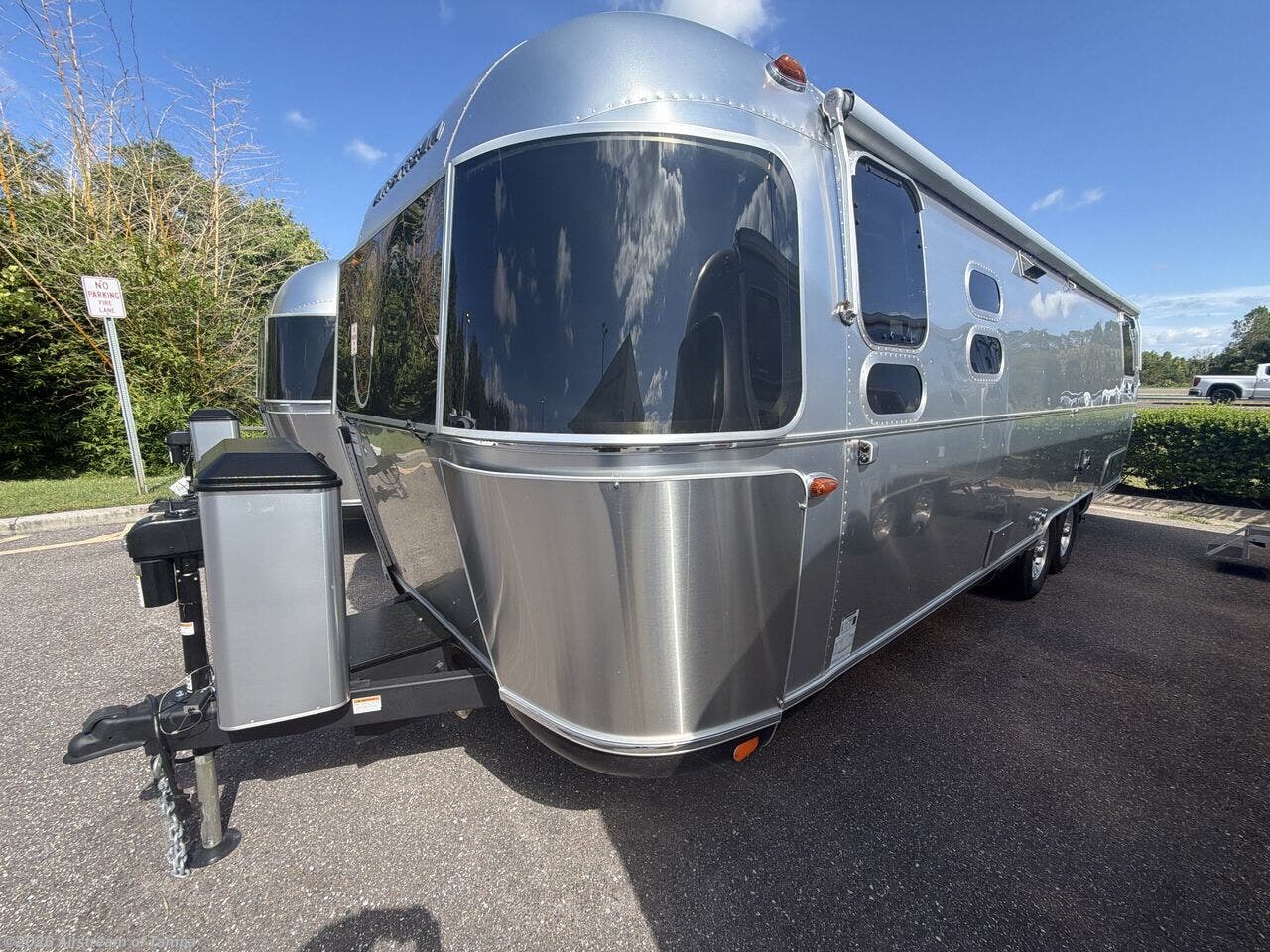2026 Classic 28RB Twin by Airstream from Airstream of Tampa in Dover, Florida