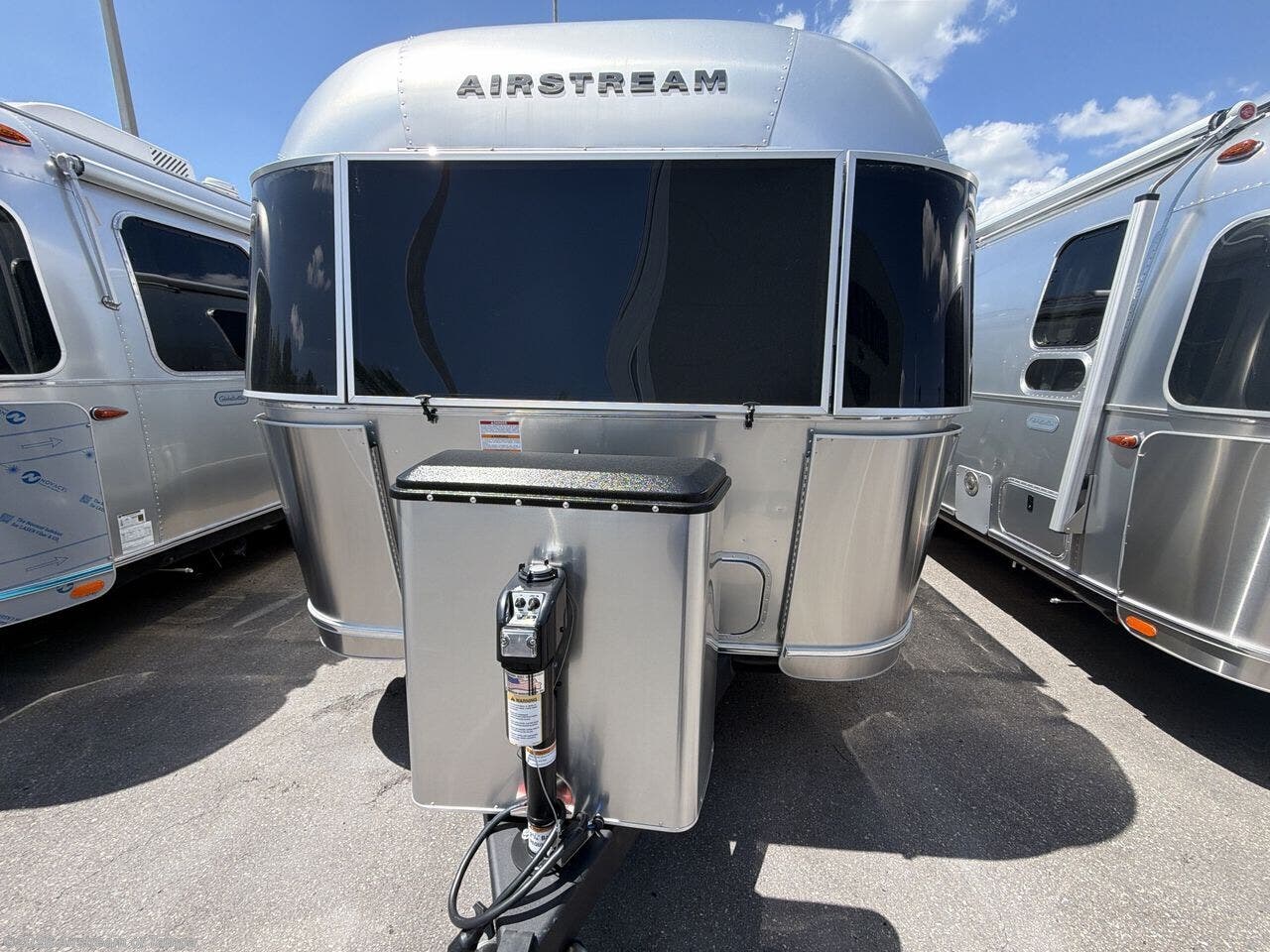New 2026 Airstream Globetrotter 25FB Twin available in Dover, Florida