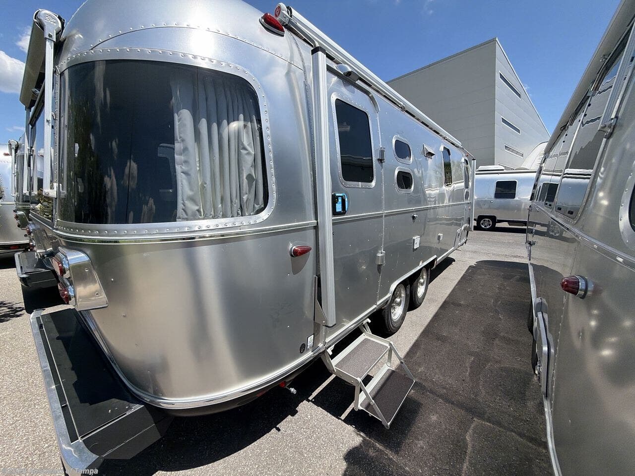 2026 Globetrotter 25FB Twin by Airstream from Airstream of Tampa in Dover, Florida