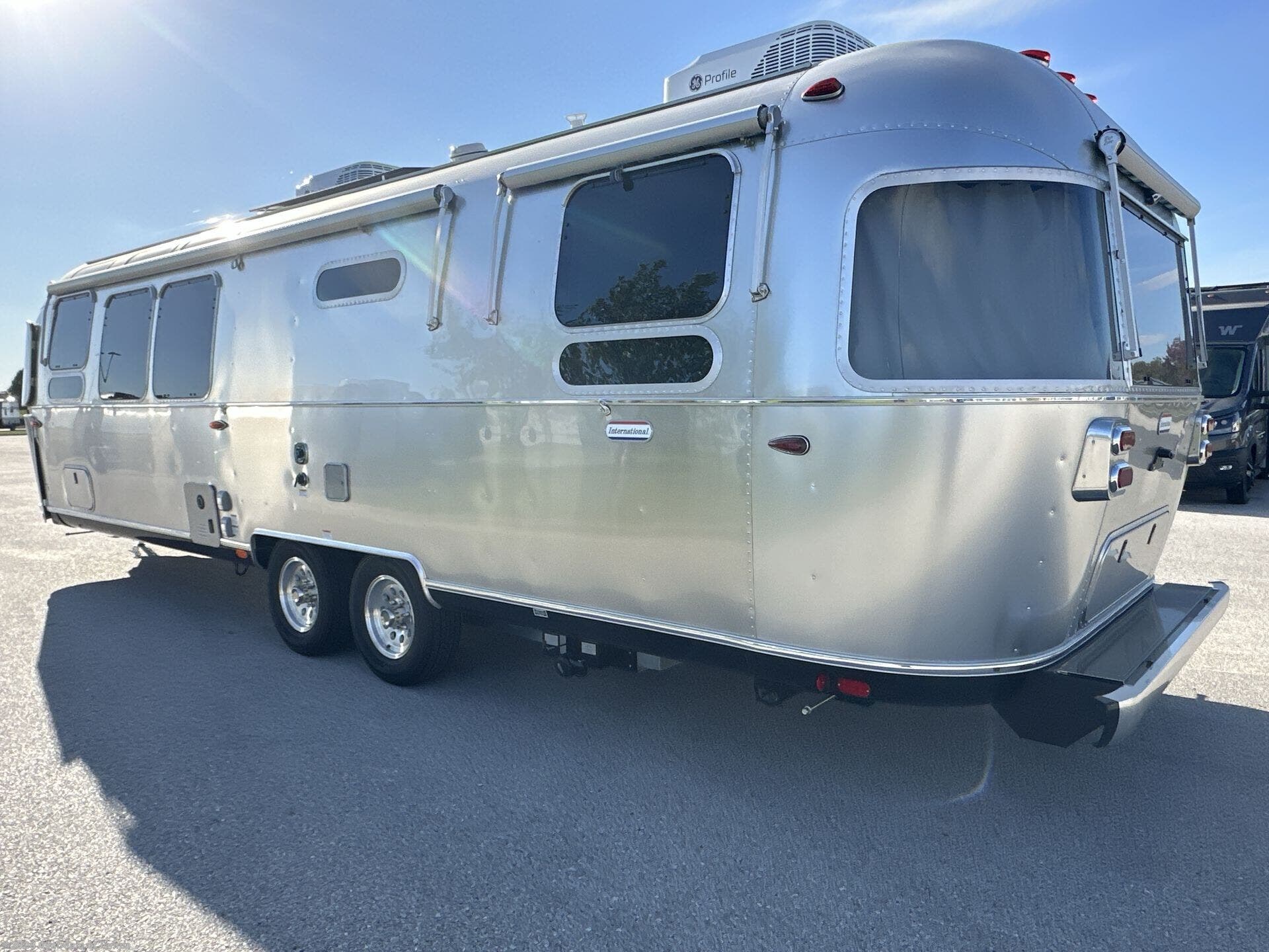 2026 Airstream International 30RBQ - New Travel Trailer For Sale by Airstream of Tampa in Dover, Florida