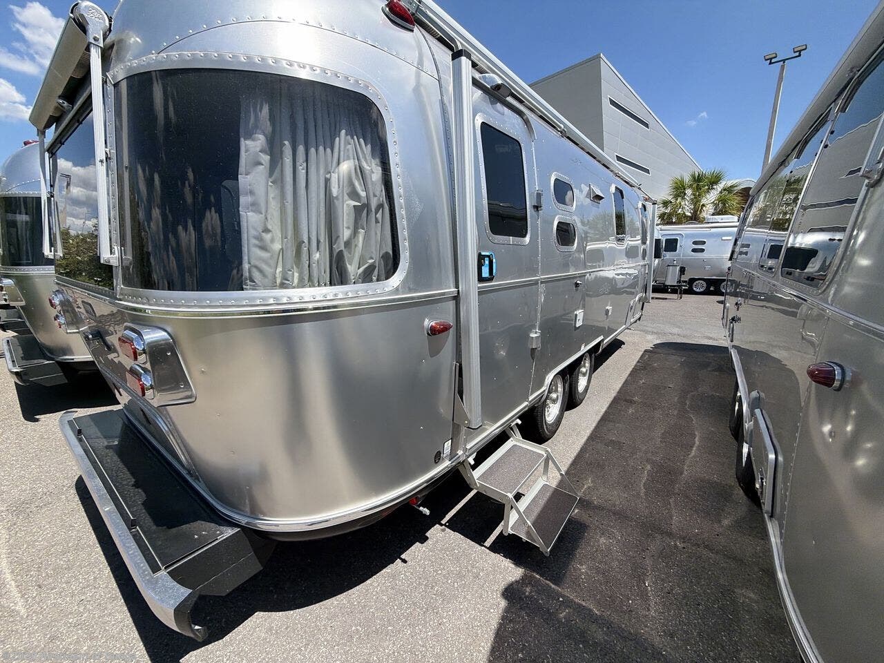 2026 Globetrotter 25FB by Airstream from Airstream of Tampa in Dover, Florida