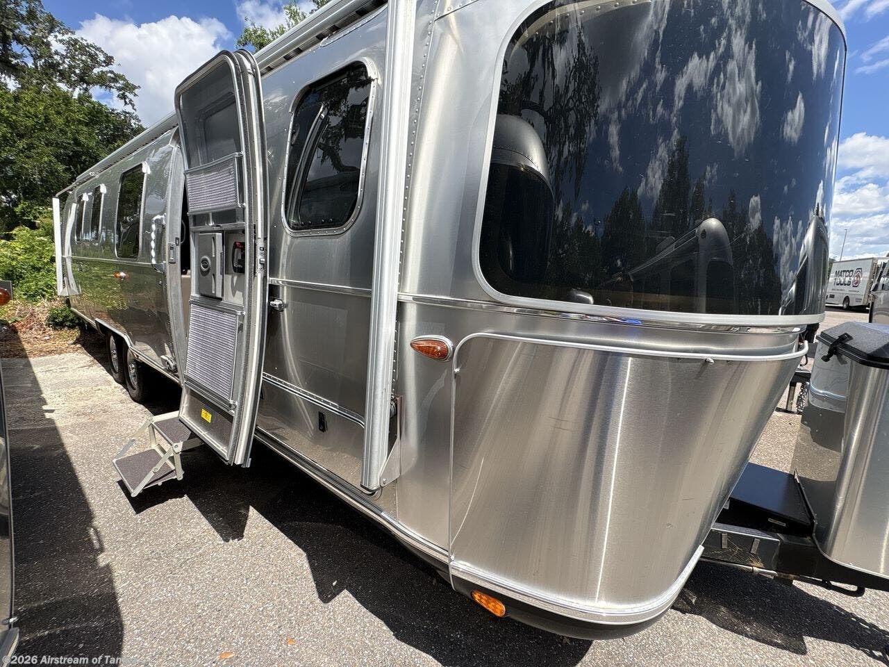 2024 Classic 33FB Twin by Airstream from Airstream of Tampa in Dover, Florida