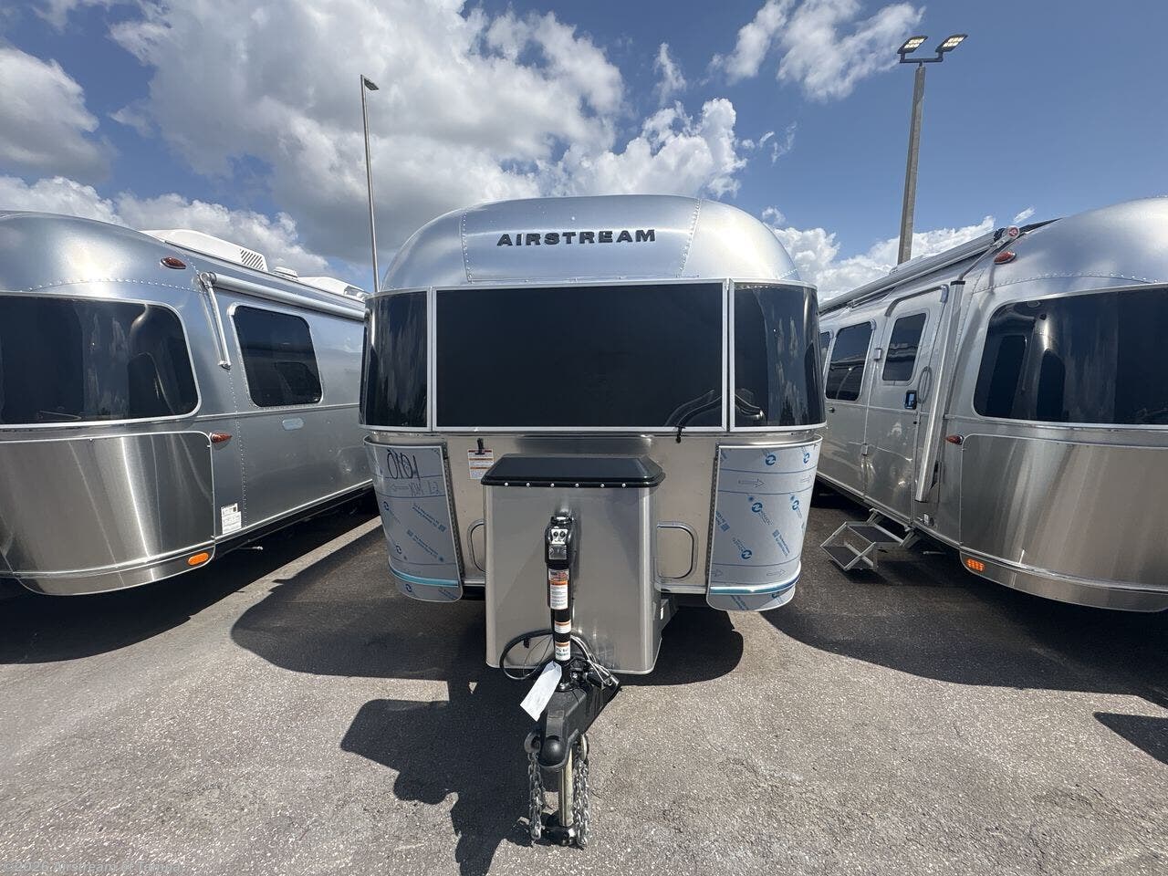 New 2026 Airstream International 27FB Twin available in Dover, Florida