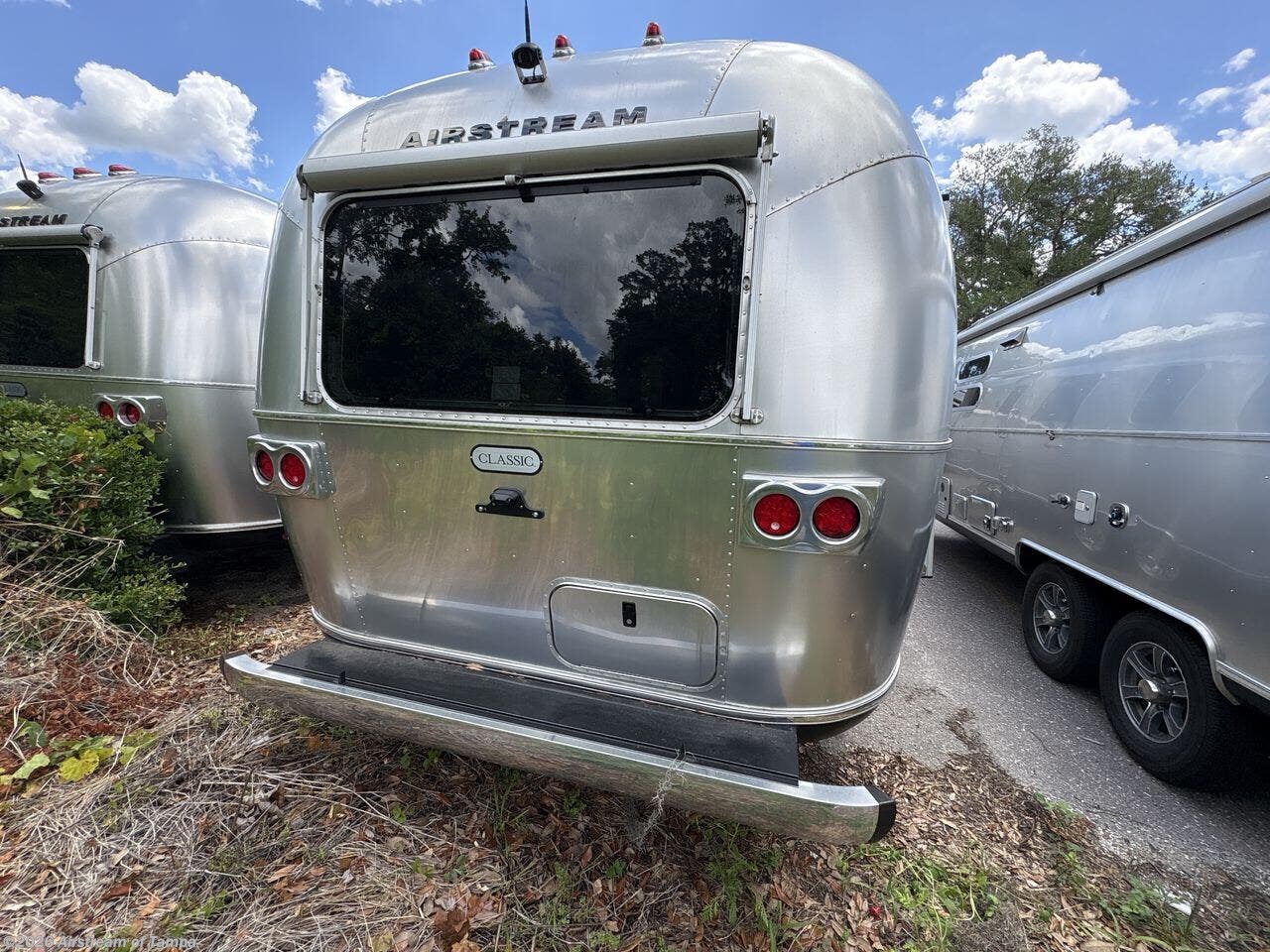 2024 Classic 33FBQ by Airstream from Airstream of Tampa in Dover, Florida