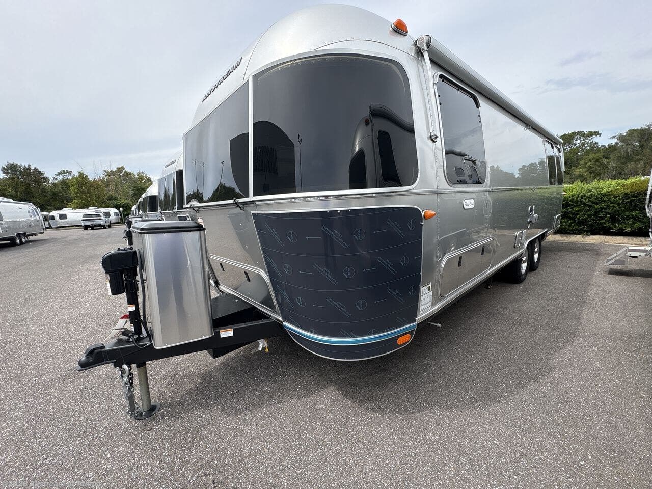New 2027 Airstream Flying Cloud 27FB Twin available in Dover, Florida