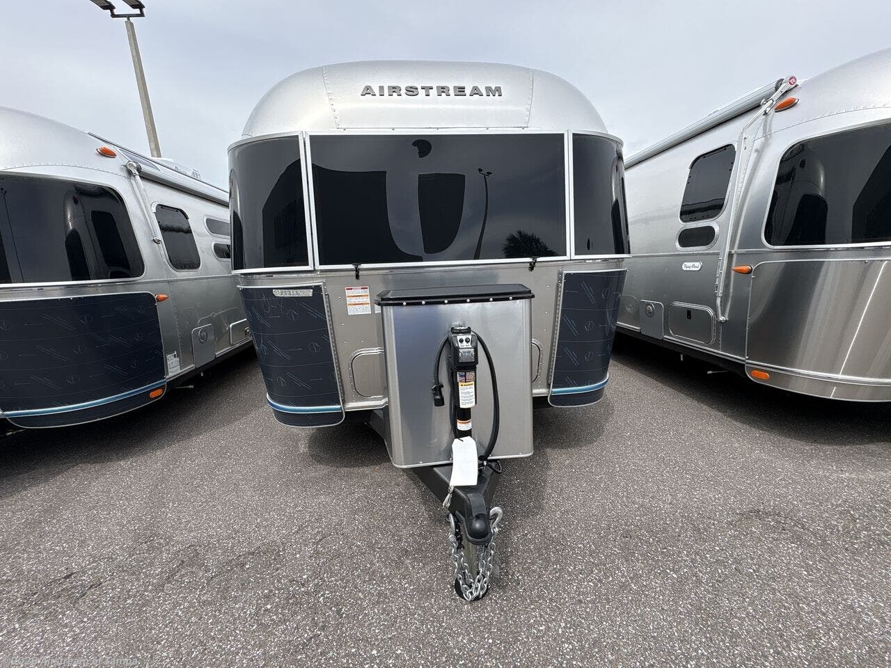 2027 Flying Cloud 27FB Twin by Airstream from Airstream of Tampa in Dover, Florida