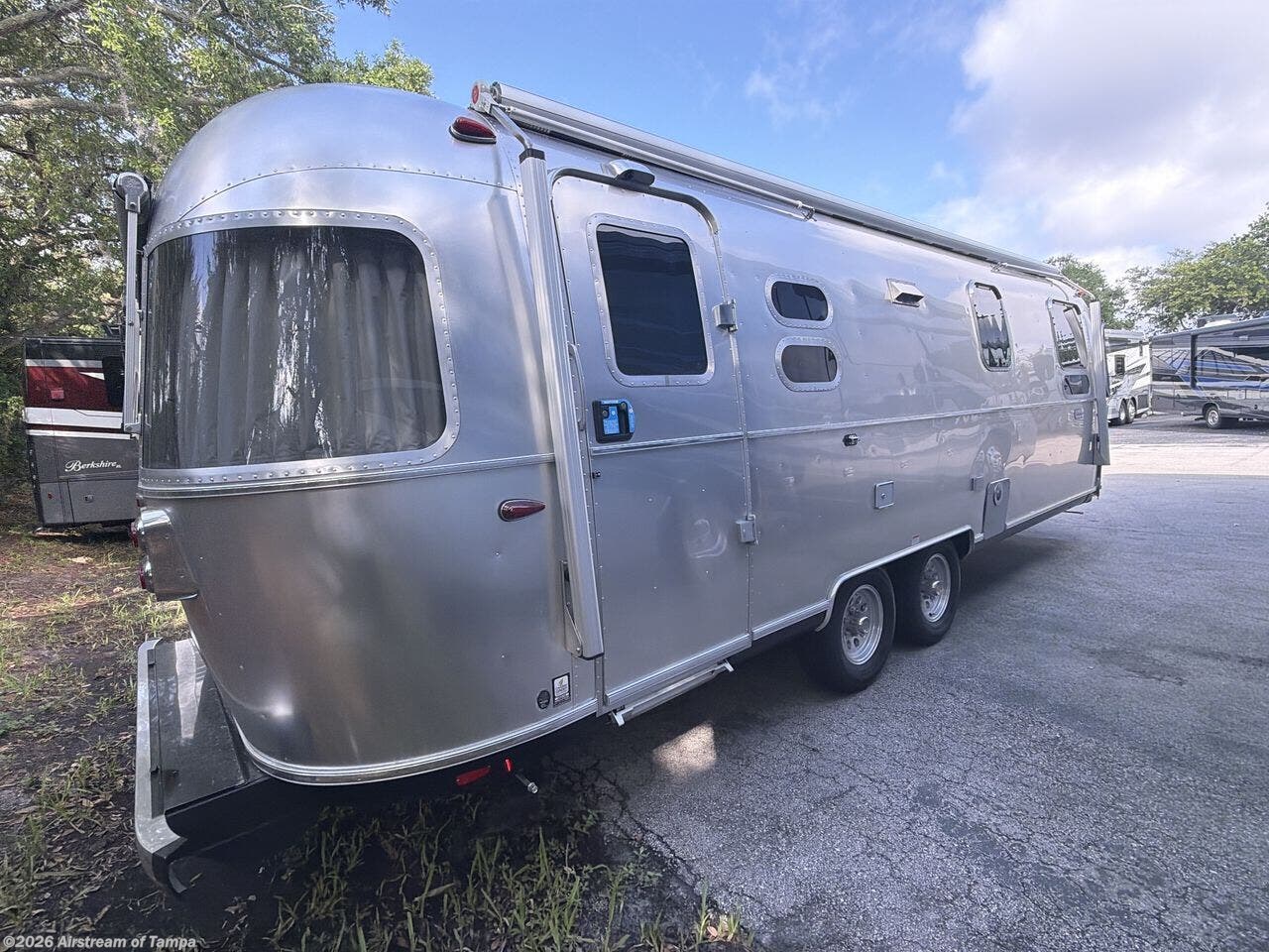 2026 Globetrotter 27FB by Airstream from Airstream of Tampa in Dover, Florida