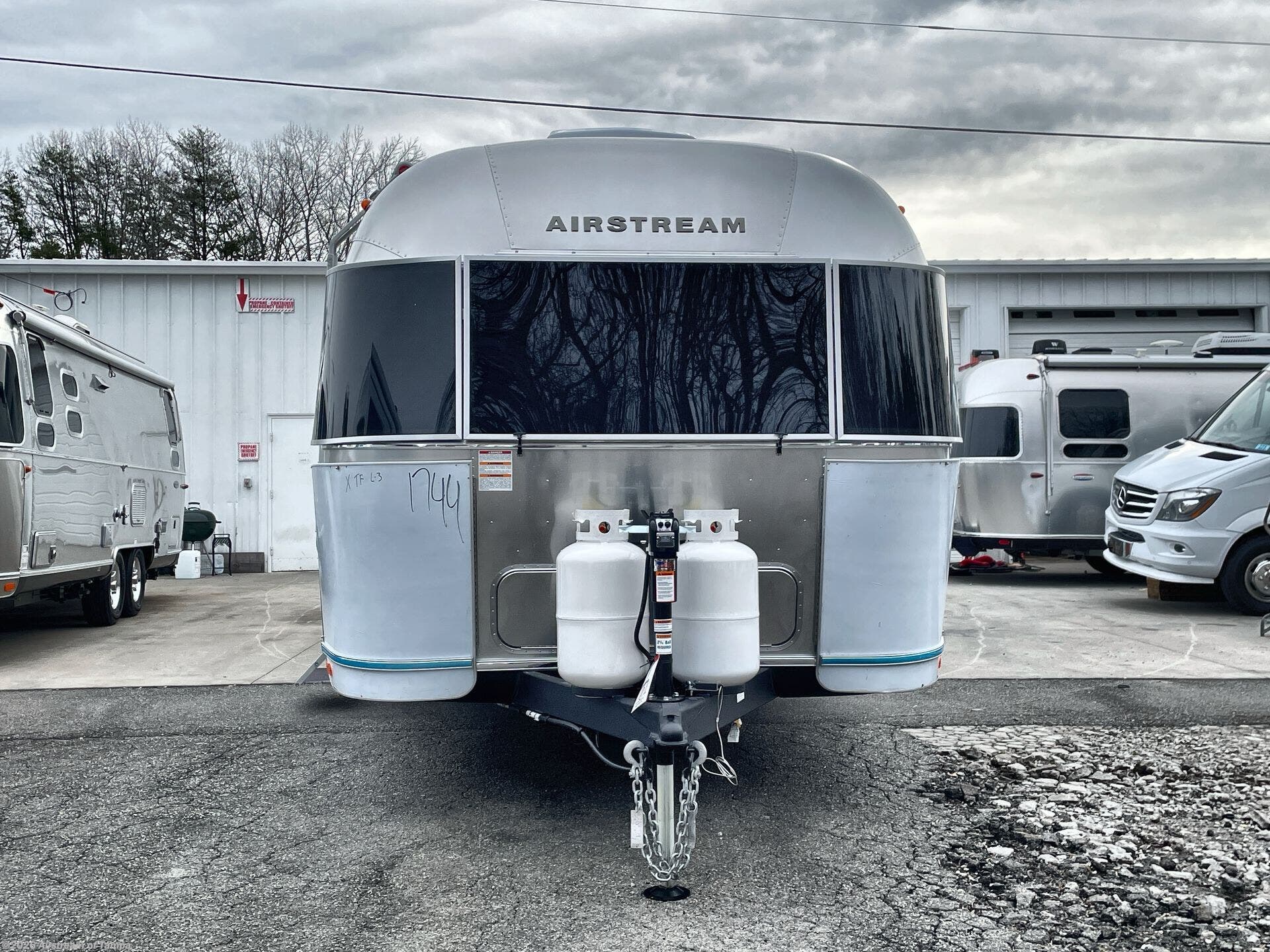 2026 Flying Cloud 30FB Bunk Twin by Airstream from Airstream of Tampa in Dover, Florida
