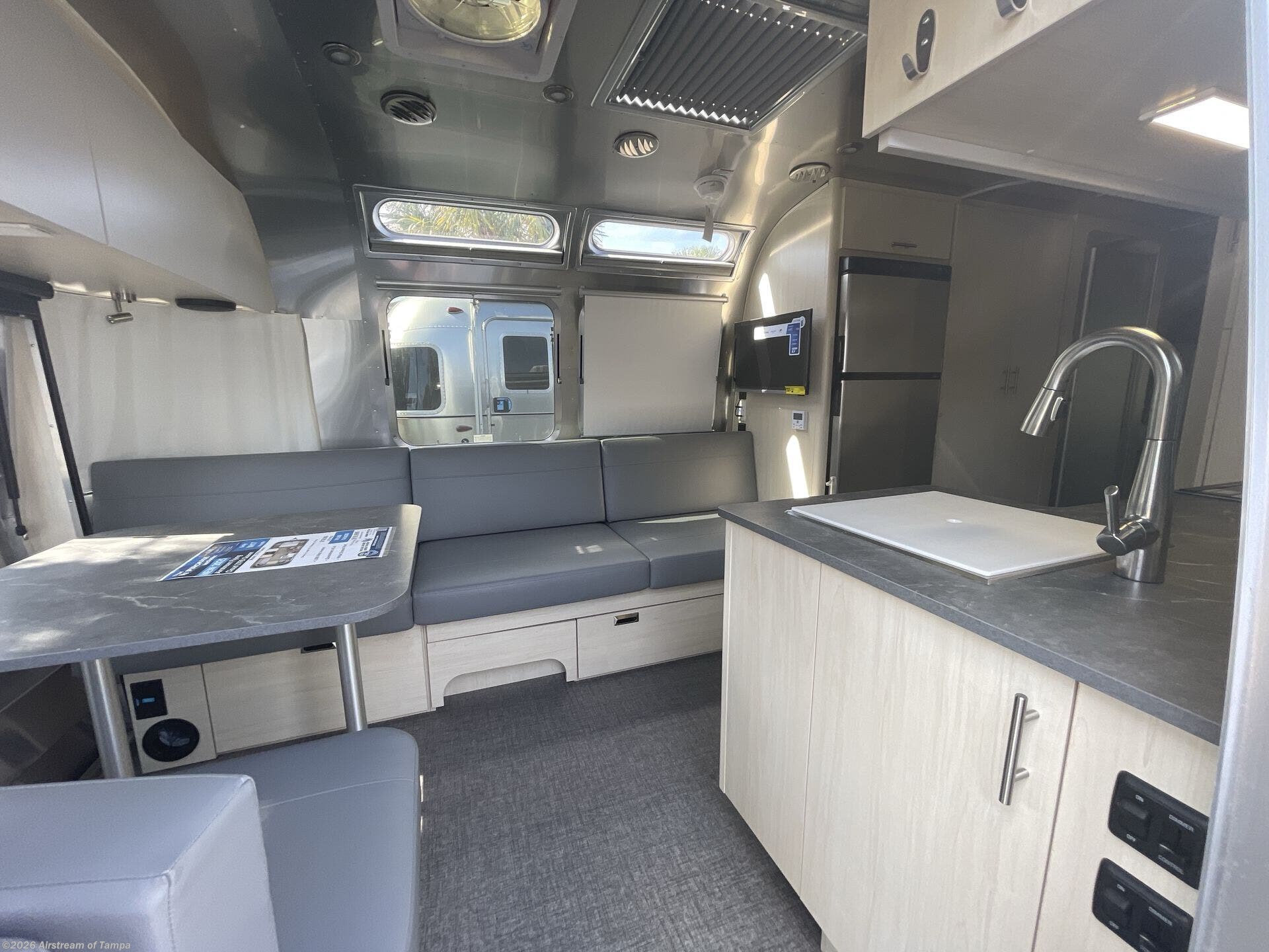 2025 Airstream Flying Cloud 27FB QUEEN - Used Travel Trailer For Sale by Airstream of Tampa in Dover, Florida
