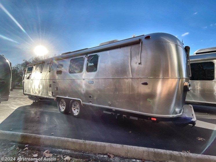 New 2025 Airstream Classic 33FB available in Buda, Texas