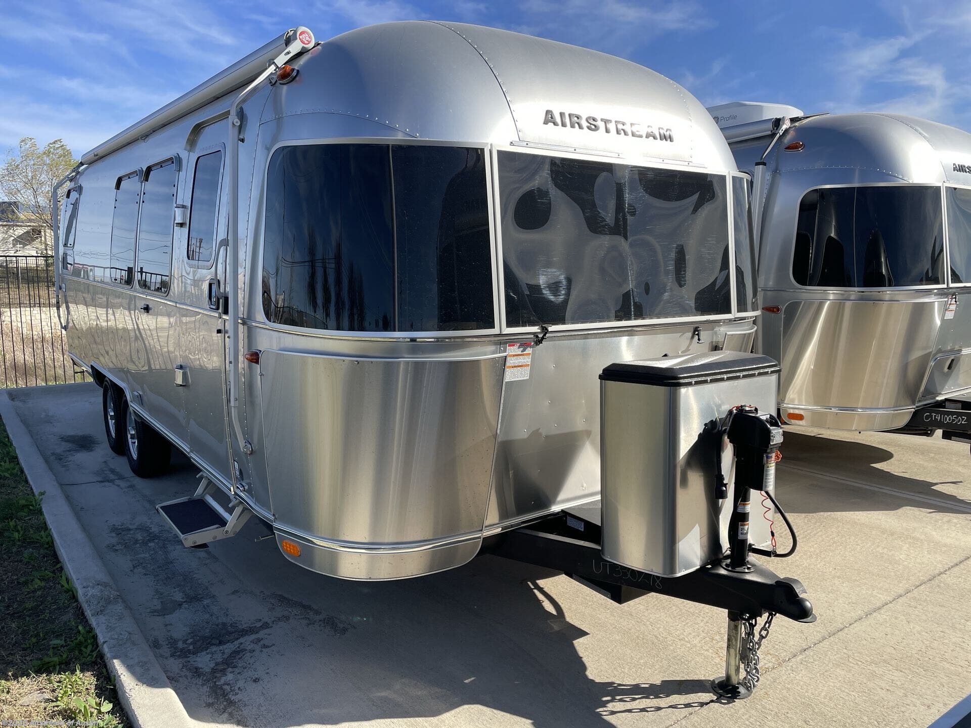 Used 2025 Airstream Flying Cloud 28RB available in Buda, Texas