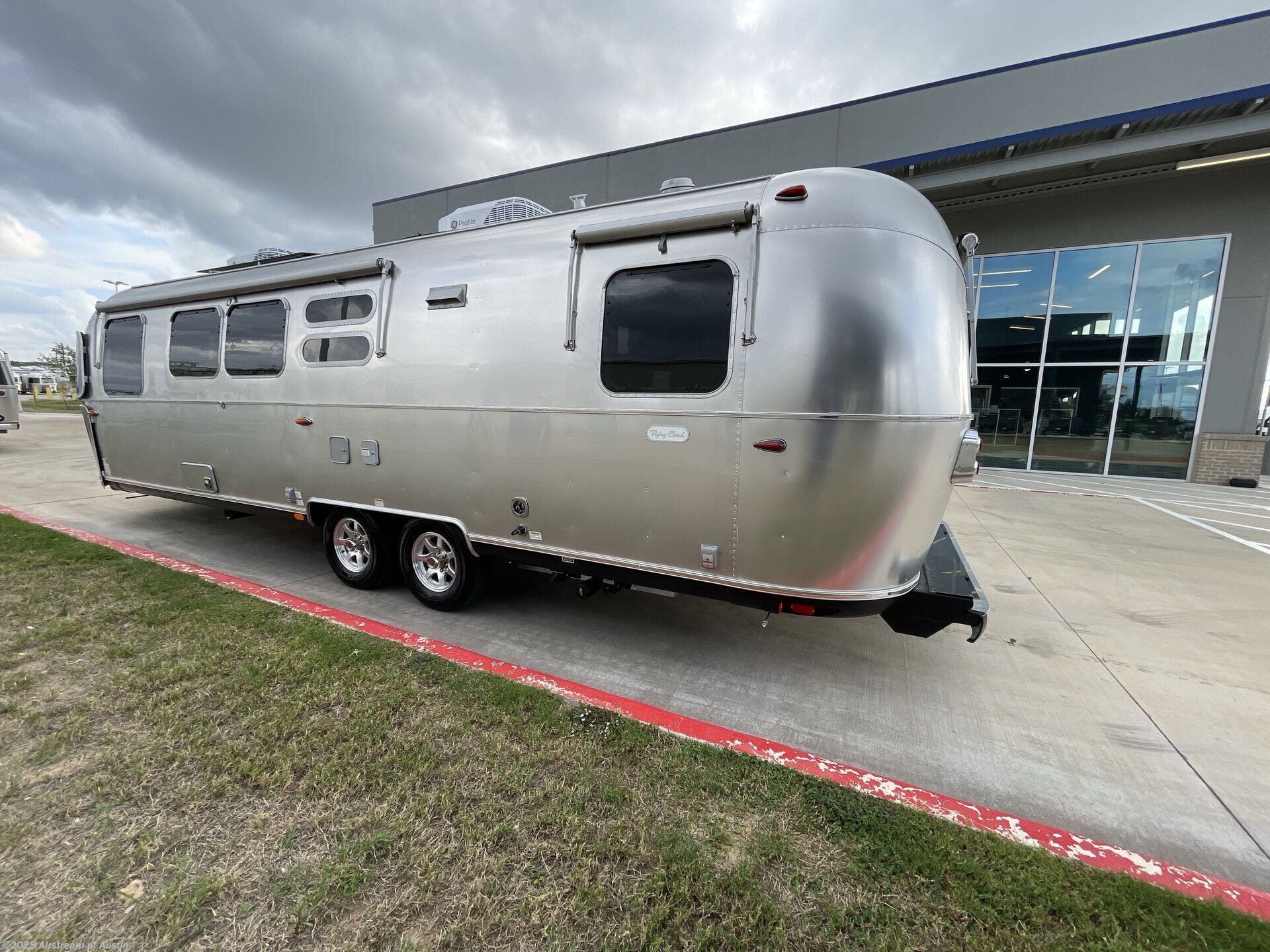 2026 Flying Cloud 30FB Bunk by Airstream from Airstream of Austin in Buda, Texas