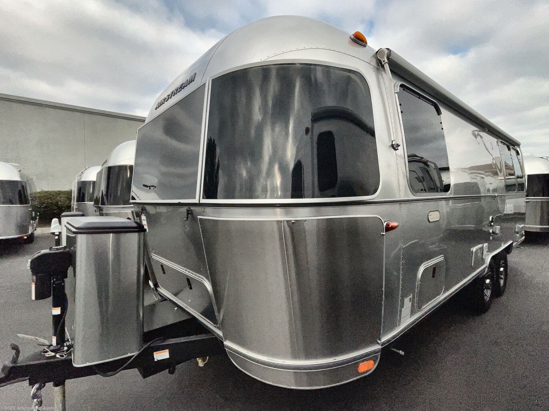 2025 Trade Wind 25FB Twin by Airstream from Airstream of Austin in Buda, Texas