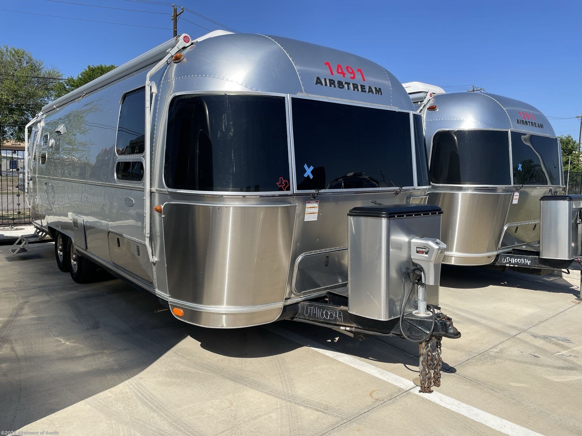 Used 2019 Airstream Flying Cloud 27FB Twin available in Buda, Texas