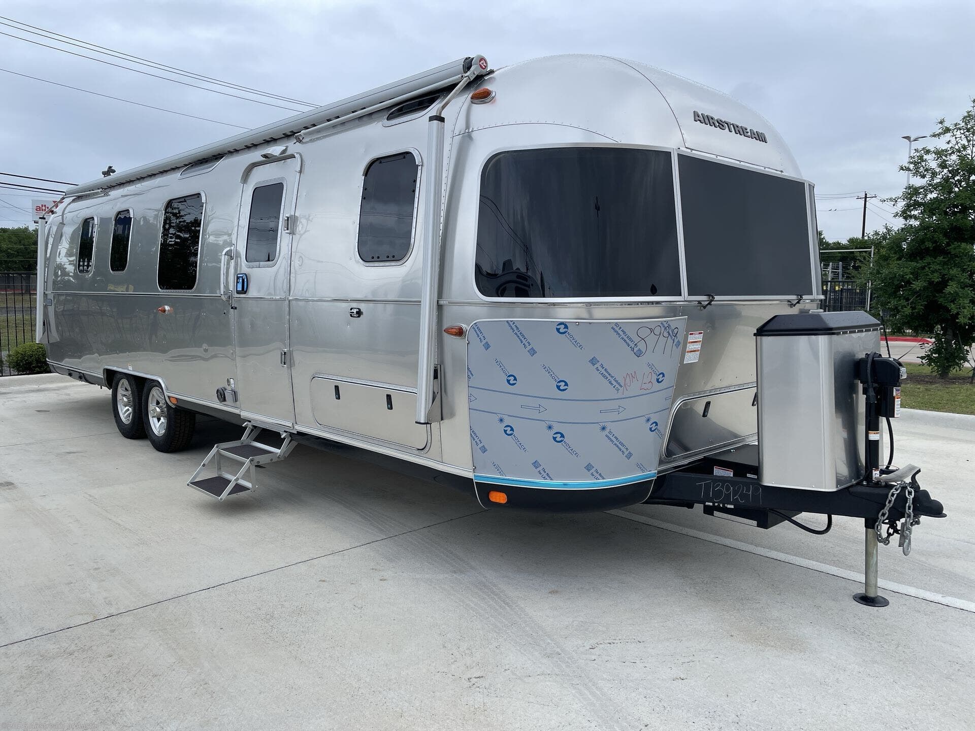 New 2026 Airstream Classic 33FB Twin available in Buda, Texas