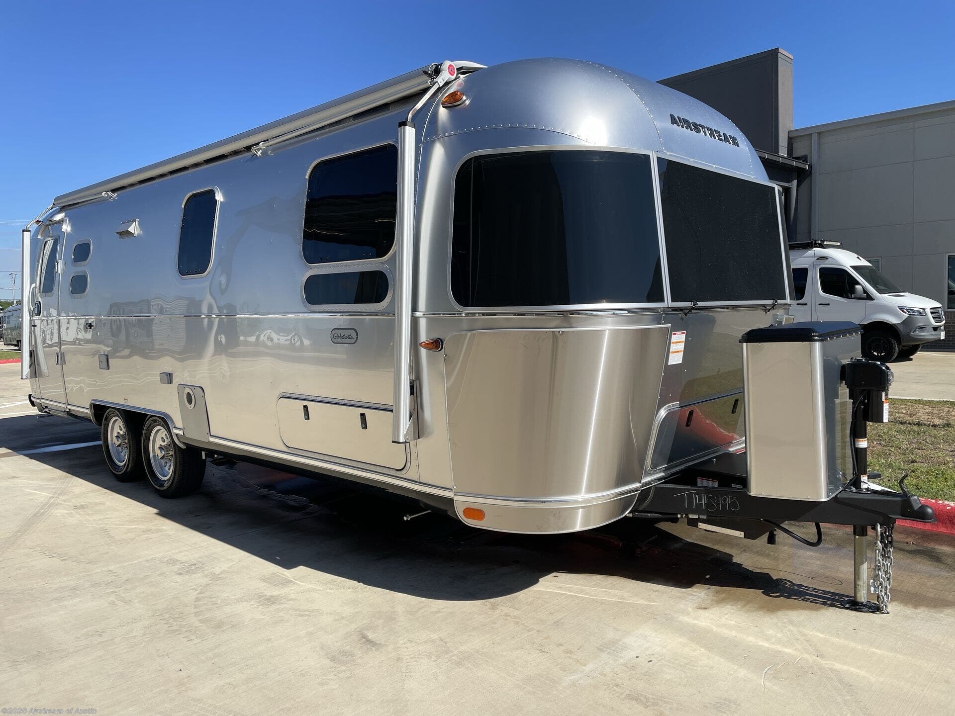 New 2026 Airstream Globetrotter 27FB Twin available in Buda, Texas