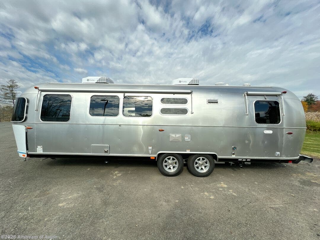 New 2026 Airstream Flying Cloud 30FB Bunk available in Buda, Texas