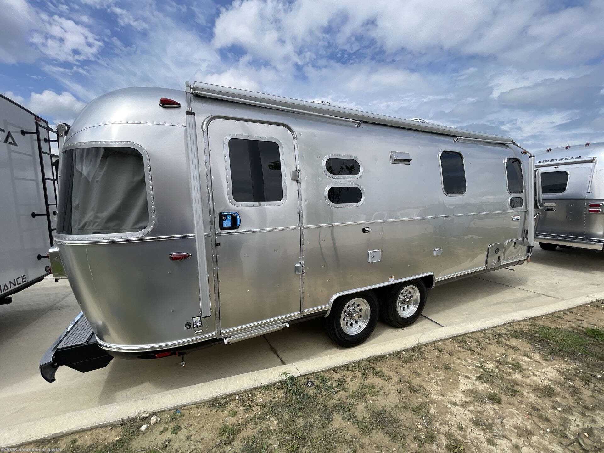 New 2026 Airstream International 25FB Twin available in Buda, Texas