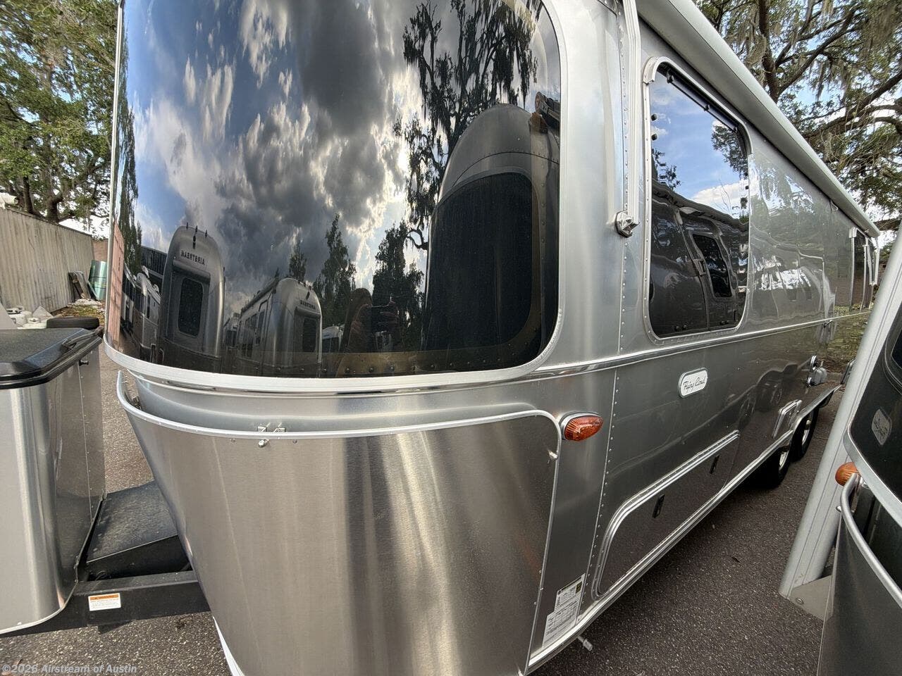 Used 2025 Airstream Flying Cloud 27FB Twin available in Buda, Texas