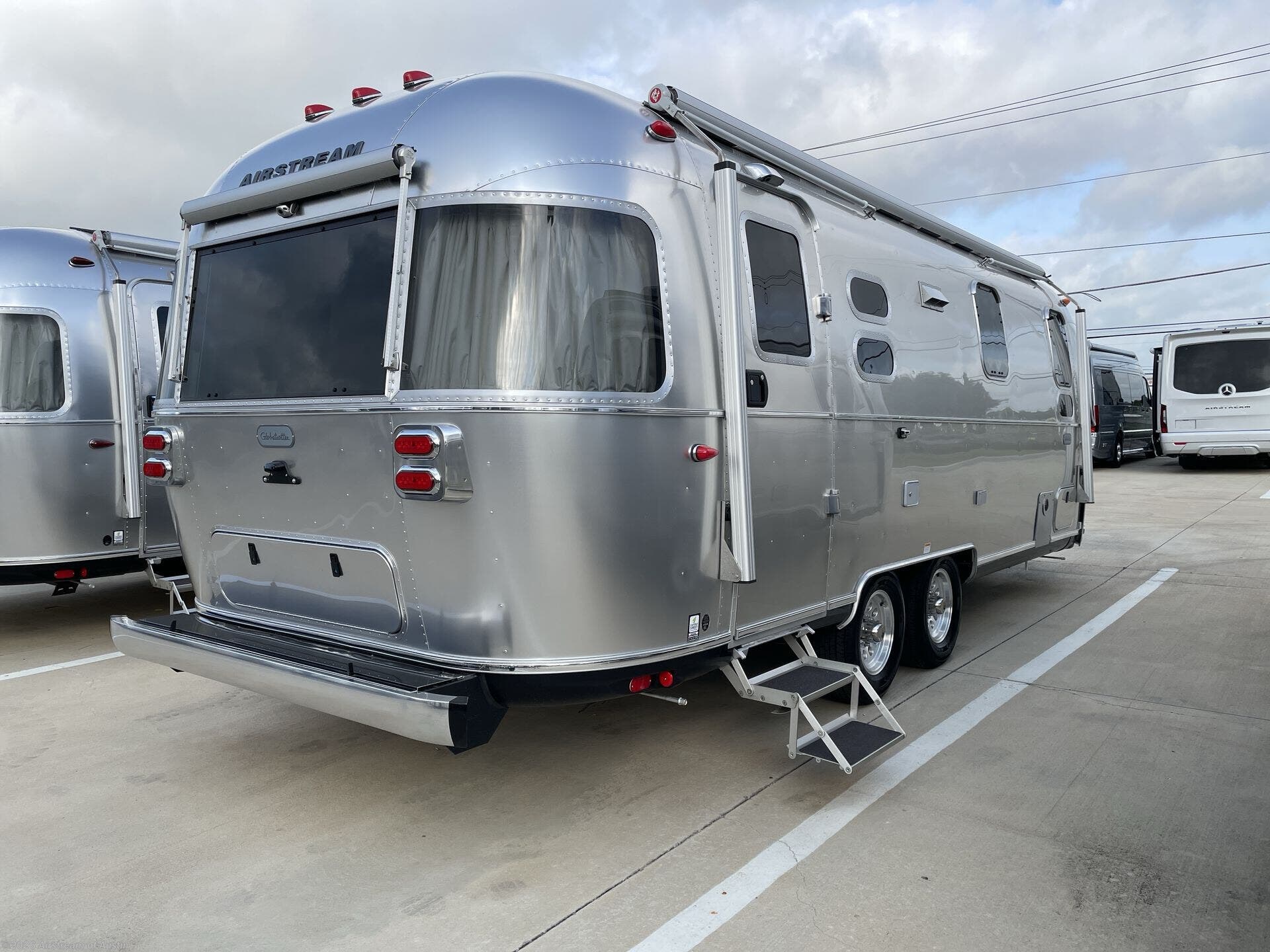New 2027 Airstream Globetrotter 25FB Twin available in Buda, Texas