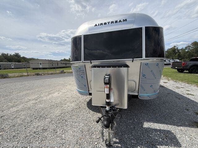 New 2026 Airstream Globetrotter 25FB Twin available in Buda, Texas