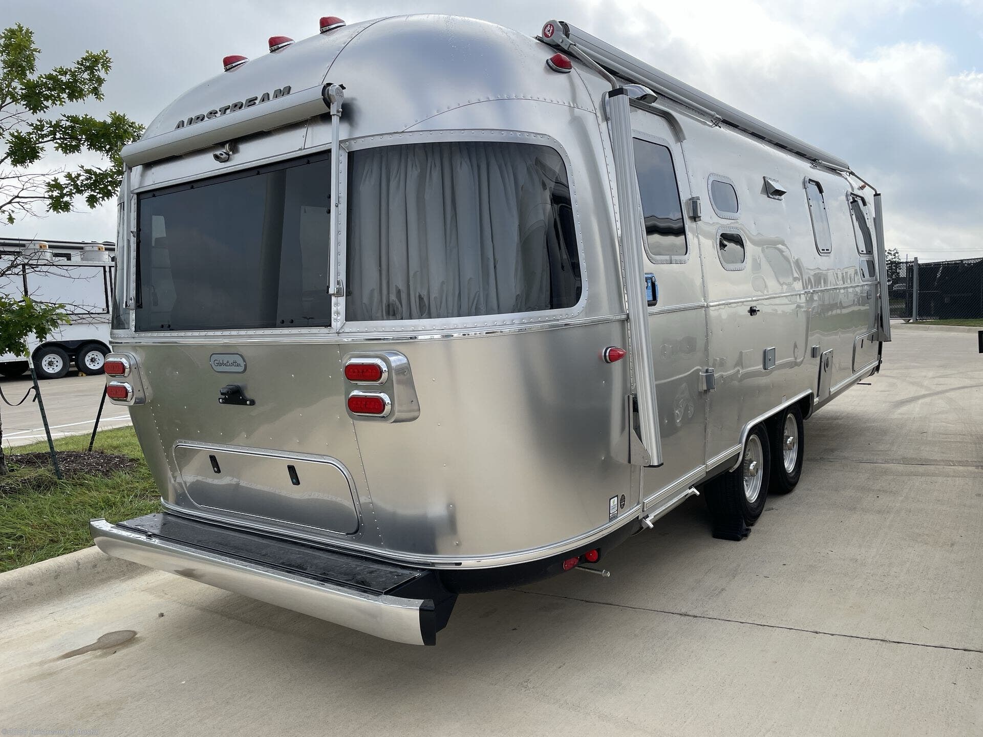 New 2027 Airstream Globetrotter 27FB Twin available in Buda, Texas